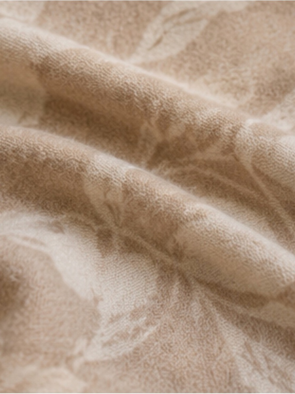 Bloomingdale’s 100% Cashmere Floral Jacquard Fringe Scarf Beige 66” x 13” - Picture 6 of 12